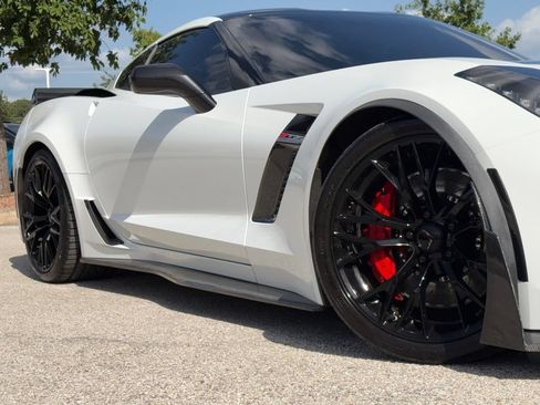 Used 2016 Chevrolet Corvette Z06 w/ 2LZ Preferred Equipment Group RWD image 2