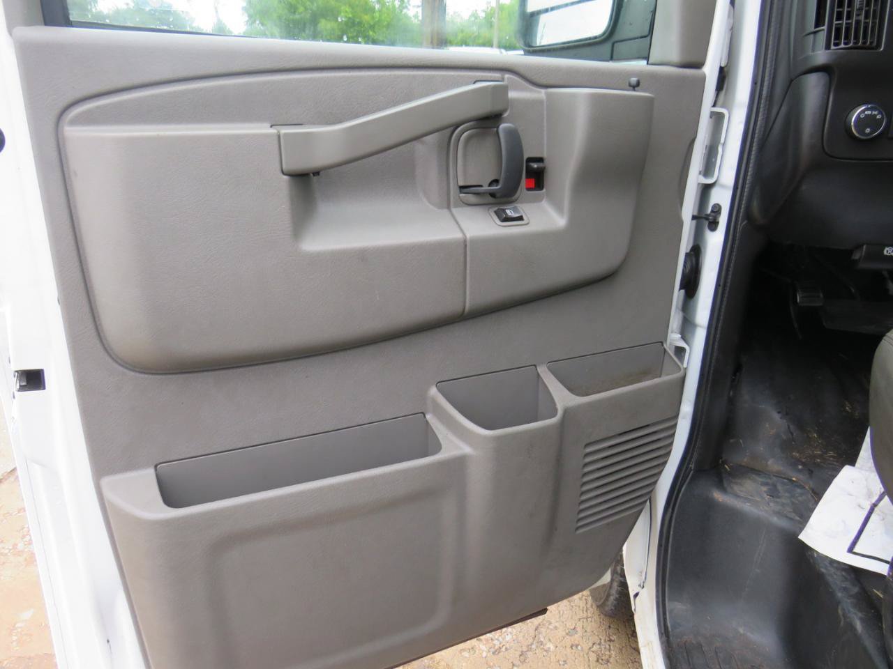 Used 2019 GMC Savana 2500 w/ Driver Convenience Package RWD image 17