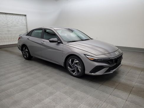 Used 2025 Hyundai Elantra Sport FWD image 11