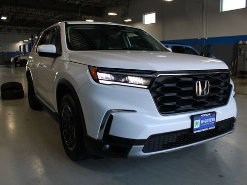 Used 2025 Honda Pilot EX-L image 4