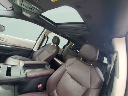 Used 2021 Toyota Sienna Platinum AWD/4WD image 17