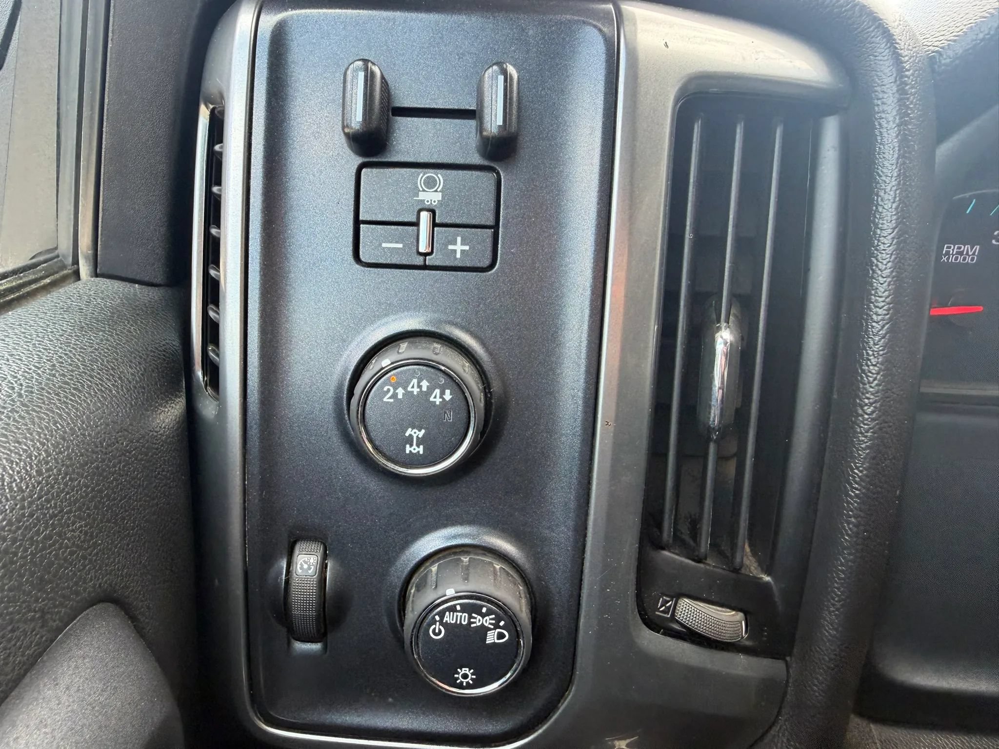Used 2018 Chevrolet Silverado 2500 LT AWD/4WD image 20