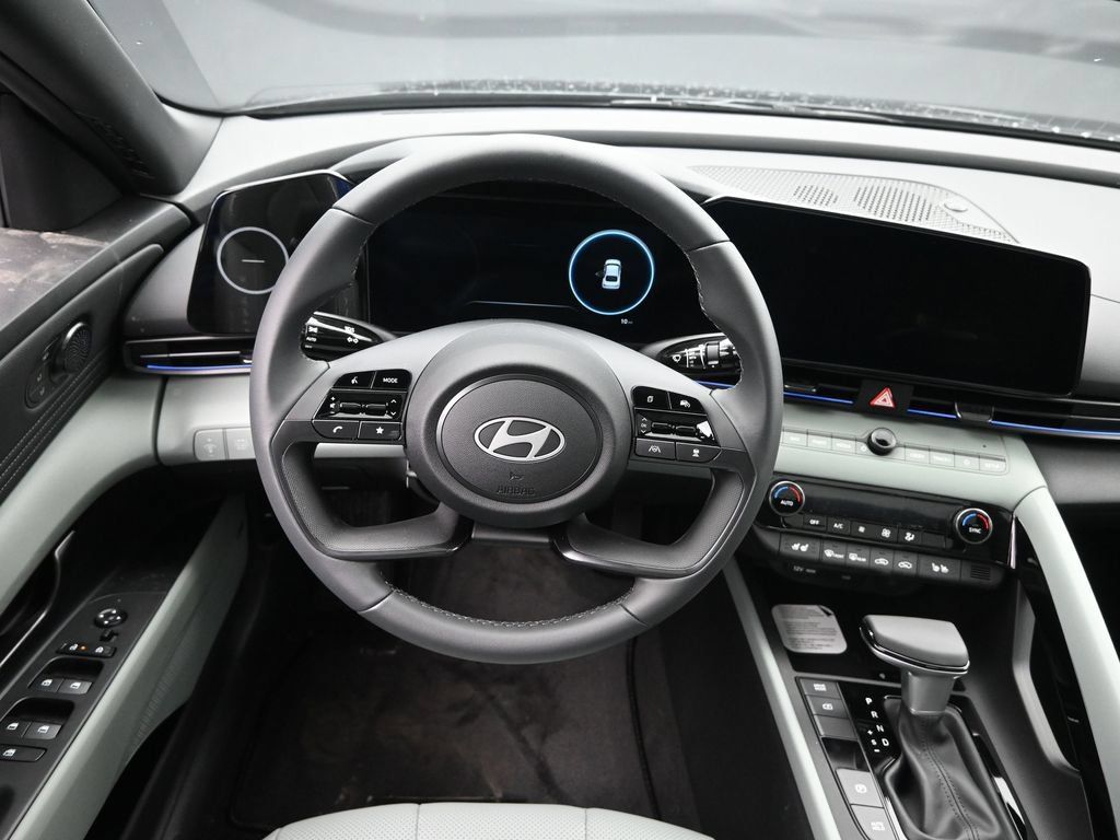 Used 2026 Hyundai Elantra Limited w/ Cargo Package FWD image 23