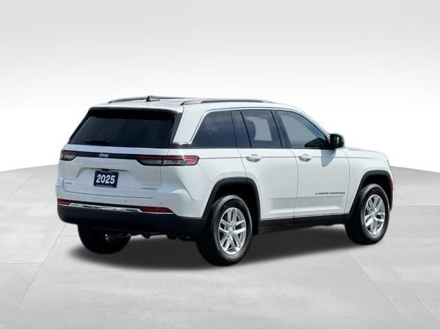 Used 2025 Jeep Grand Cherokee Laredo X w/ Luxury Tech Group I AWD/4WD image 4