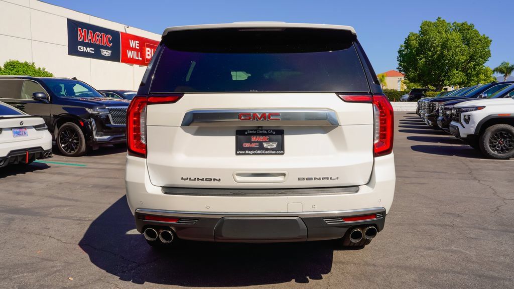Used 2023 GMC Yukon Denali RWD image 11
