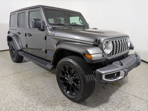 Used 2025 Jeep Wrangler Unlimited Sahara AWD/4WD image 1