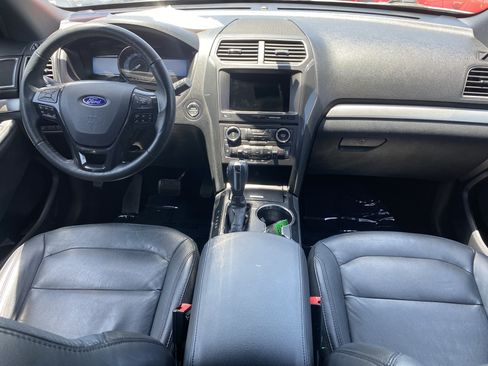 Used 2018 Ford Explorer XLT w/ Equipment Group 202A FWD image 23