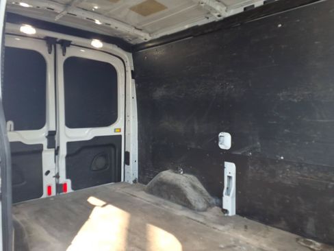 Used 2019 Ford Transit 250 130 Medium Roof RWD image 10