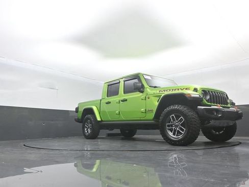 Used 2025 Jeep Gladiator Mojave w/ Convenience Group AWD/4WD image 27