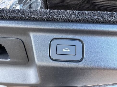 New 2026 Land Rover Range Rover SE image 28