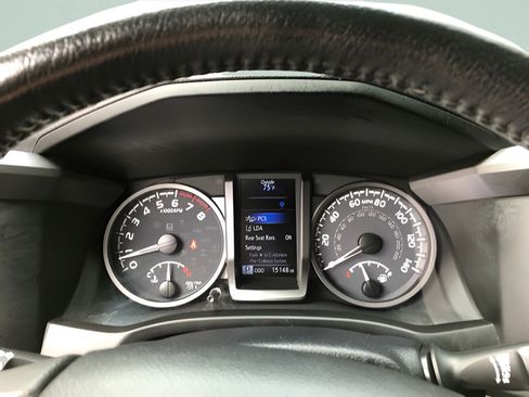 Certified 2023 Toyota Tacoma TRD Off-Road AWD/4WD image 15