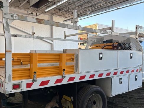 Used 2017 Ford F550 4x4 Crew Cab Super Duty w/ Power Equipment Group image 7