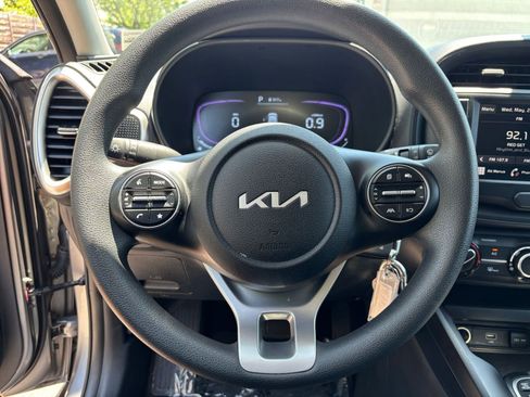 Used 2025 Kia Soul LX w/ LX Technology Package FWD image 27