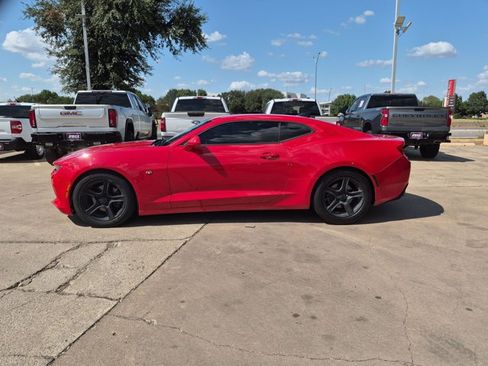 Used 2018 Chevrolet Camaro LT RWD image 8