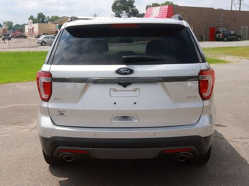 Used 2017 Ford Explorer XLT w/ Equipment Group 202A AWD/4WD image 6