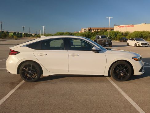 Certified 2024 Honda Civic Sport Touring image 7