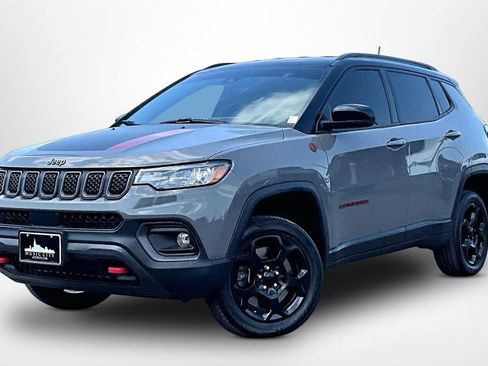 Used 2023 Jeep Compass Trailhawk AWD/4WD image 3