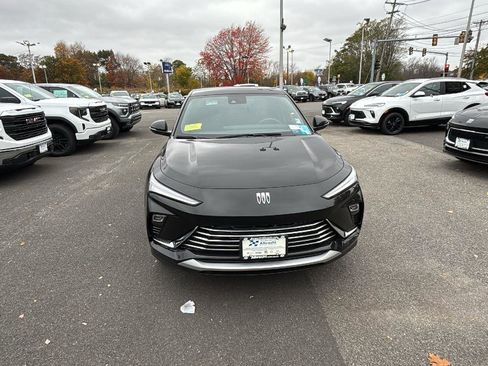 New 2025 Buick Envista Preferred w/ Convenience II Package image 2