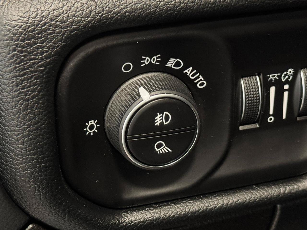 Used 2021 RAM 1500 Laramie AWD/4WD image 14