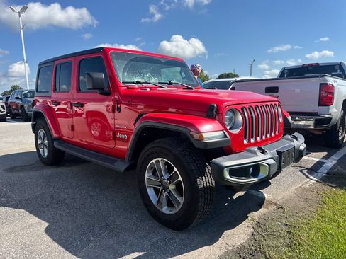 Used 2020 Jeep Wrangler Unlimited Sahara w/ Dual Top Group AWD/4WD image 3