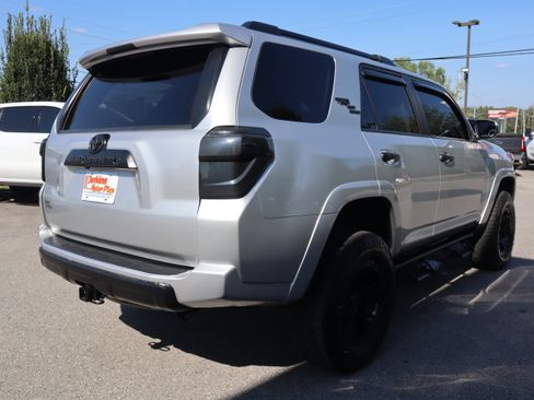 Used 2022 Toyota 4Runner TRD Off-Road AWD/4WD image 7