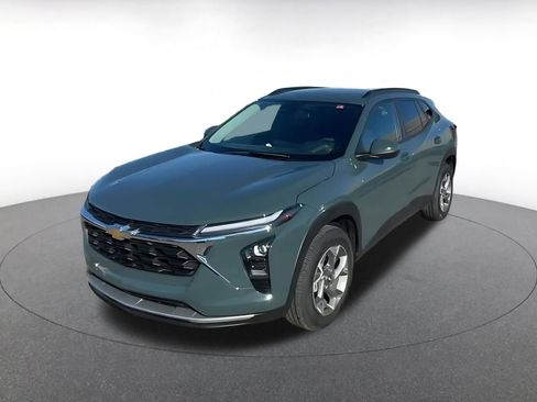 Used 2025 Chevrolet Trax LT image 7