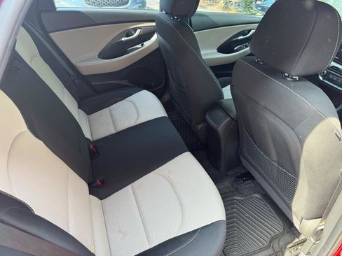Used 2019 Hyundai Elantra GT FWD image 13