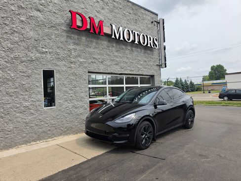 Used 2025 Tesla Model Y Long Range AWD/4WD image 17