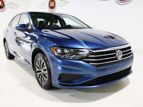 Used 2019 Volkswagen Jetta SE w/ Cold Weather Package image 16