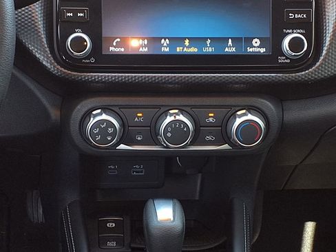 Used 2024 Nissan Kicks SV image 15