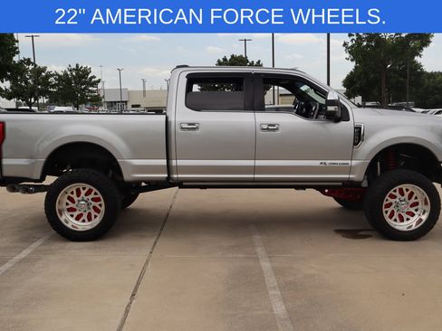 Used 2022 Ford F250 Platinum AWD/4WD image 2