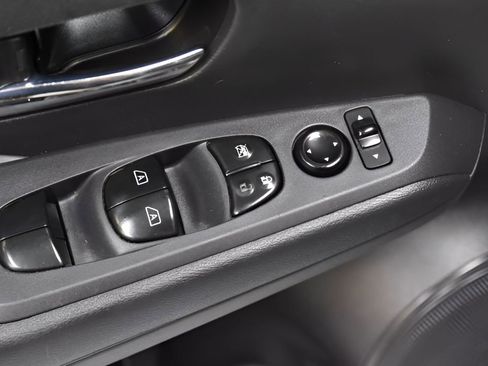 Used 2023 Nissan Kicks SR w/ SR Premium Package FWD image 10