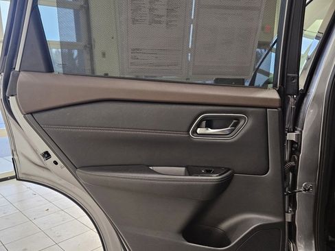 Used 2021 Nissan Rogue SV w/ Premium Package image 29