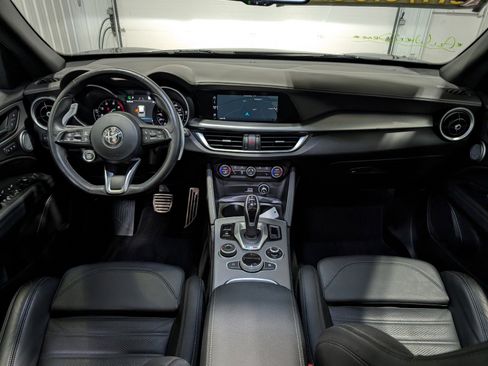 Used 2023 Alfa Romeo Stelvio Veloce image 11
