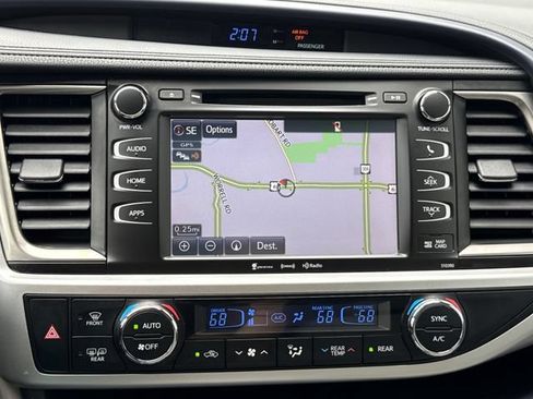 Used 2019 Toyota Highlander XLE AWD/4WD image 33