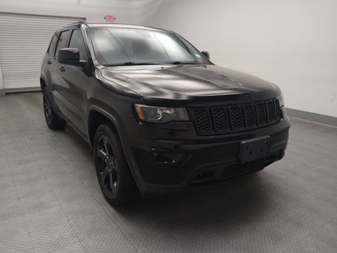 Used 2019 Jeep Grand Cherokee Laredo AWD/4WD image 13