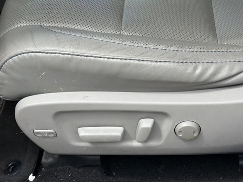 Used 2017 Toyota Highlander Limited Platinum FWD image 6