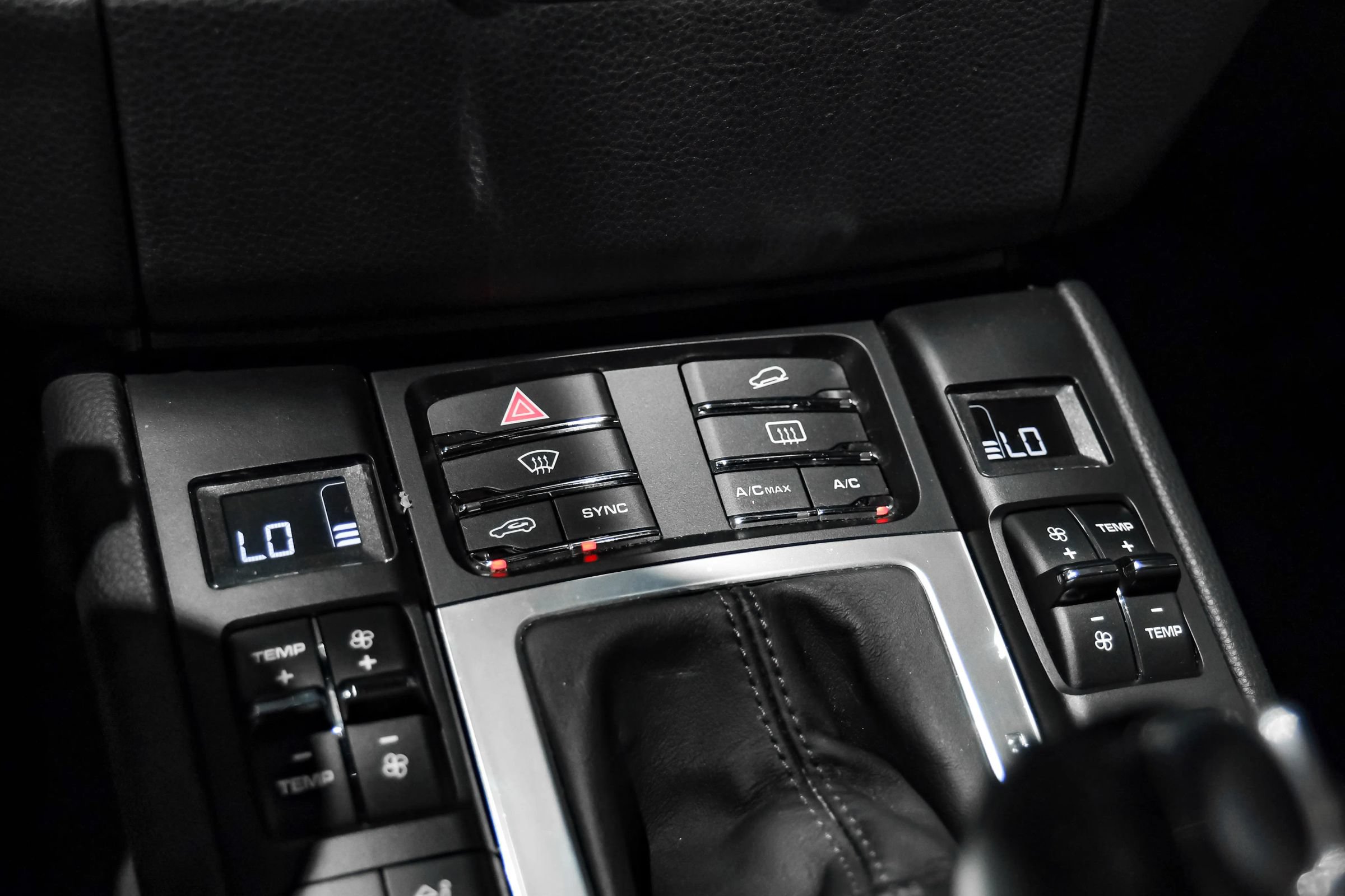 Used 2015 Porsche Macan Turbo AWD/4WD image 26