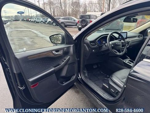 Used 2020 Ford Escape Titanium image 16