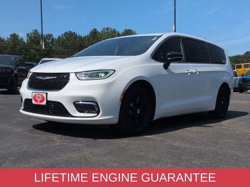 Used 2025 Chrysler Pacifica Select FWD image 6