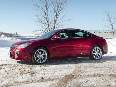 Used 2017 Buick Regal GS w/ Driver Confidence Package #2 AWD/4WD image 1