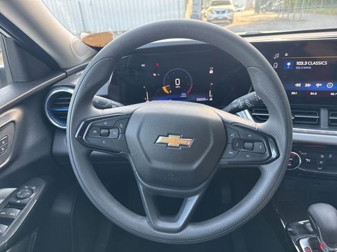 Used 2025 Chevrolet Trax LT image 17