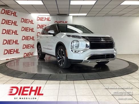 Used 2022 Mitsubishi Outlander SE AWD/4WD image 1