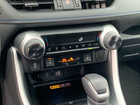 Used 2025 Toyota RAV4 XSE w/ Advanced Technology Package image 26