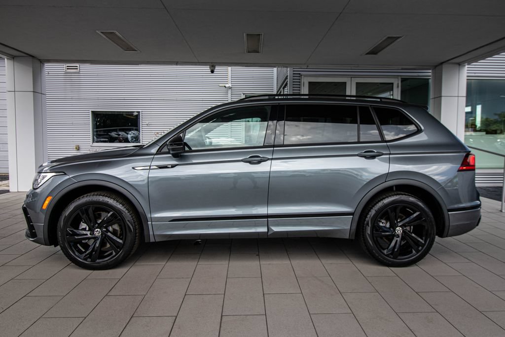 Certified 2024 Volkswagen Tiguan SE R-Line FWD image 12