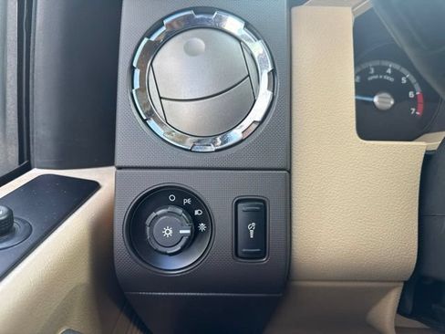 Used 2016 Ford F250 XLT w/ XLT Interior Package AWD/4WD image 16