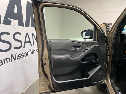 Used 2022 Nissan Frontier PRO-4X w/ Pro-4X Premium Package image 9