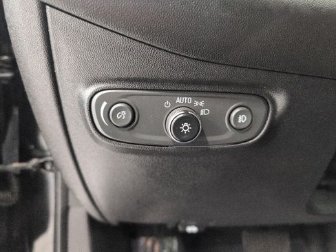 Used 2018 Chevrolet Equinox Premier FWD image 10