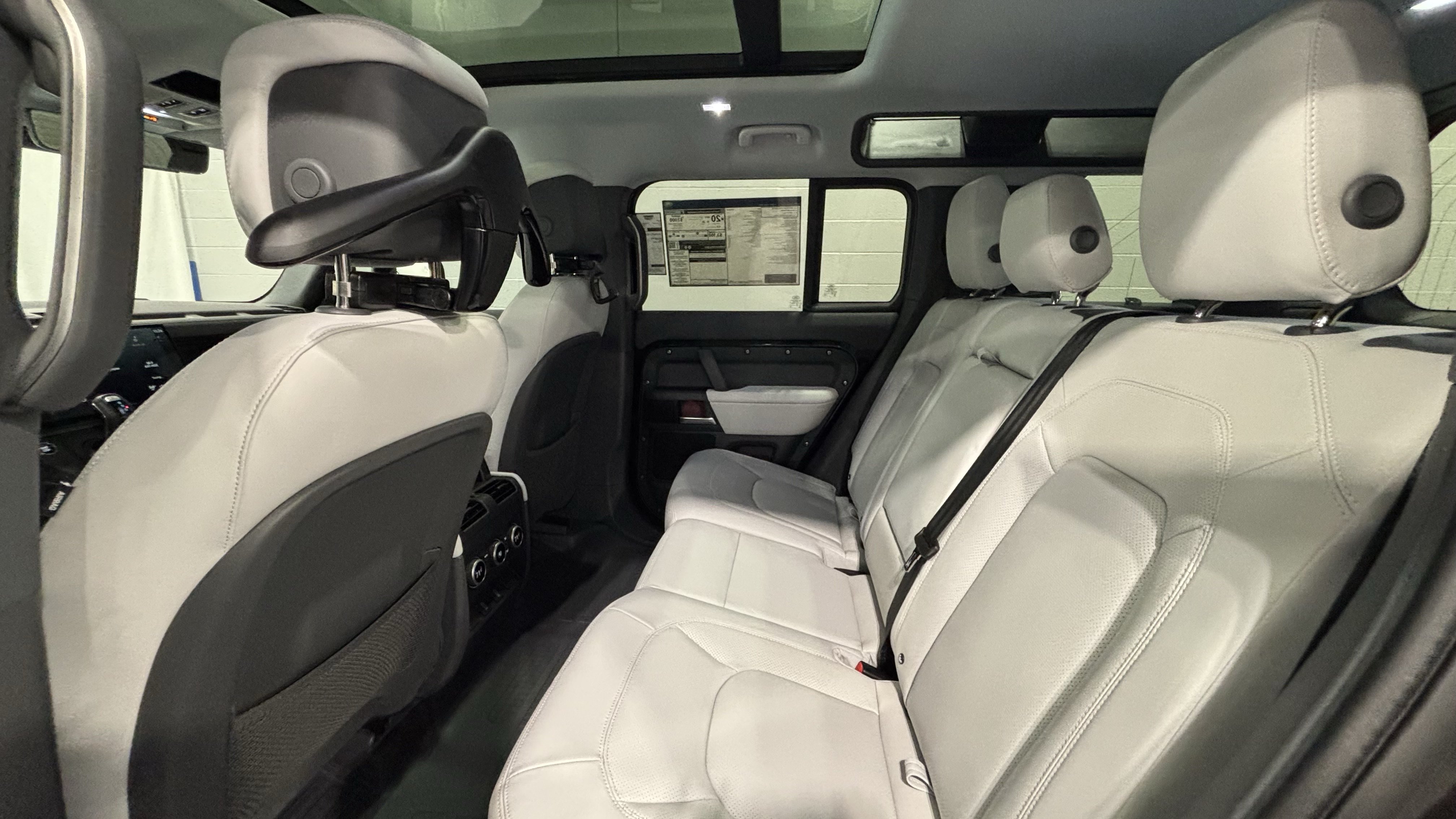 New 2026 Land Rover Defender 110 X-Dynamic SE AWD/4WD image 6