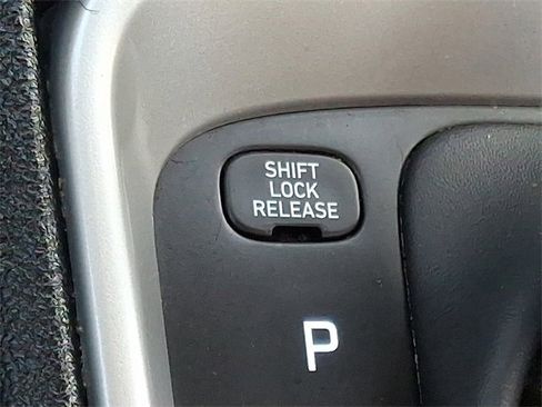 Used 2022 Hyundai Venue SE image 23